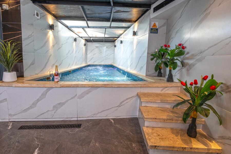 סוויטת בריכה פרטית לזוגות - לאגו סוויט ירושלים - אירוח שעתי מפנק - צימרים VIP 107828