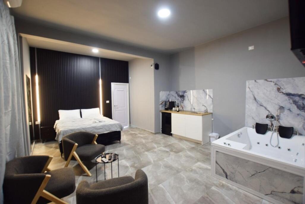 סוויטה 8 - תיק תק רומס - לאירוח זוגות בהרצליה 108993