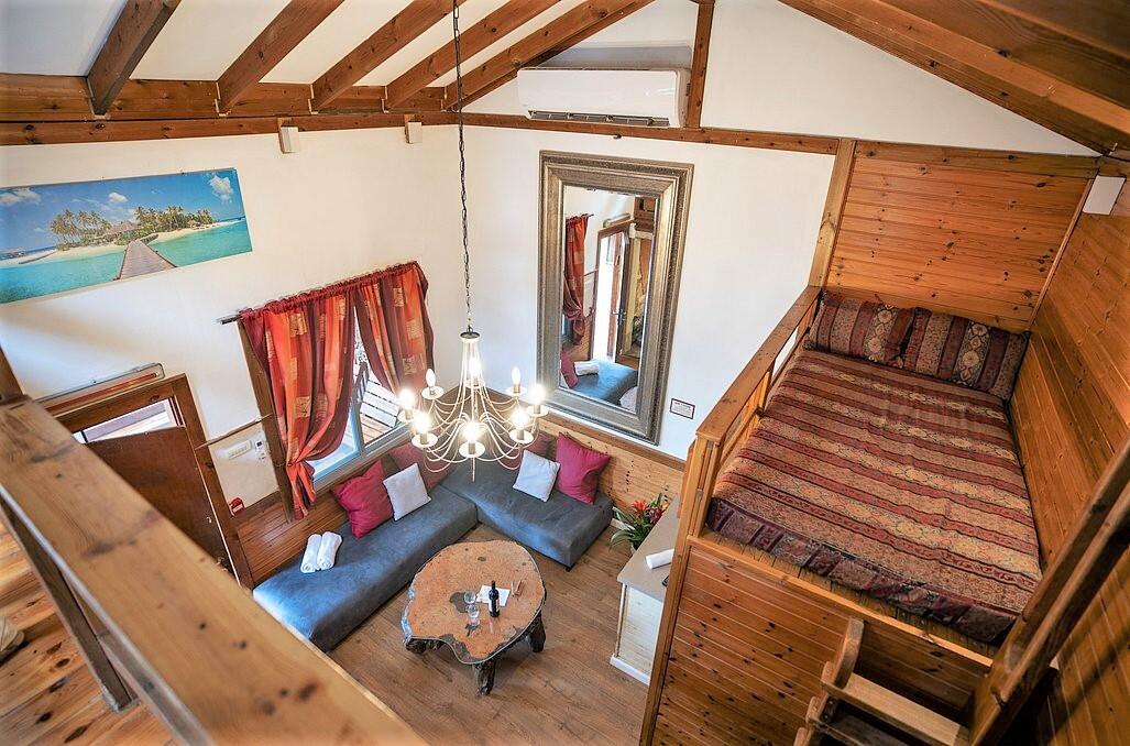 צימרים עם ג'קוזי פרטי - נווה בר - מלון בוטיק בכפר - 5 בקתות עץ ו 5 סוויטות בנווה מבטח - צימרים VIP 89104