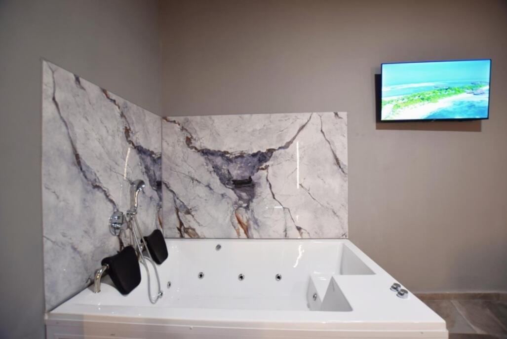 סוויטה 8 - תיק תק רומס - לאירוח זוגות בהרצליה 108994