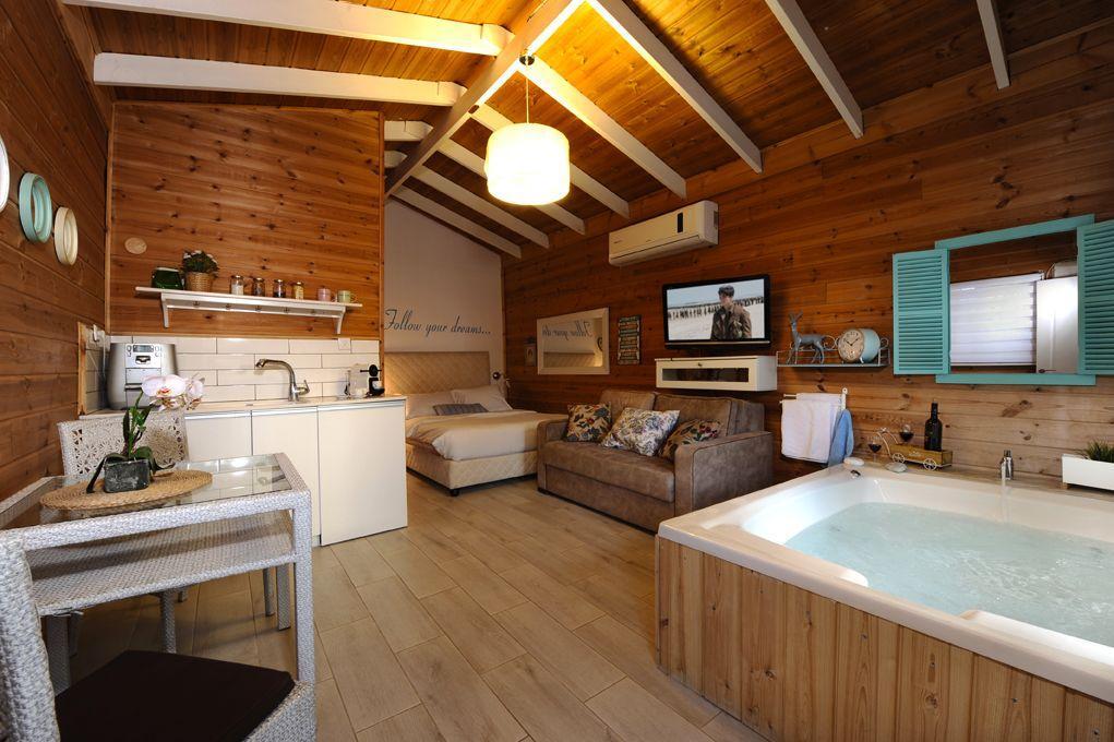 מתחם פנימי + טיפולי ספא - טרופי צימר ספא - 5 בקתות עץ בשזור - צימרים VIP 113494