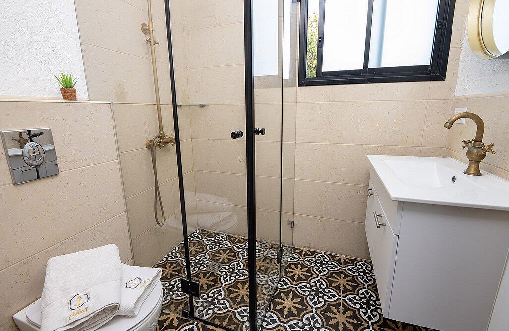 דירת אירוח זוגית עם גקוזי פנימי ומרפסת - סוויטות תל אביב ריזורט - חדרי אירוח פרטיים במרכז העיר 147732