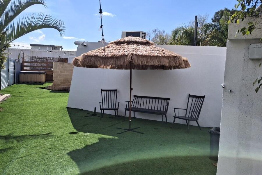 מתחם חיצוני בריכה וג'קוזי - כפר הים נתניה - אירוח שעתי אינטימי בסוויטות 155446