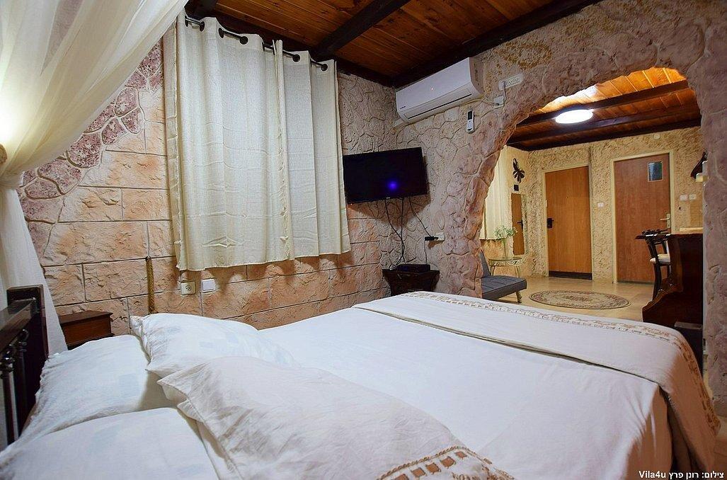 מערת האהבה - אהבה במושבה - מתחם צימרים דיסקרטיים מפנק במיוחד, 3 צימרים עם ג'קוזי רומנטי, מיטה זוגית ועוד... 69981