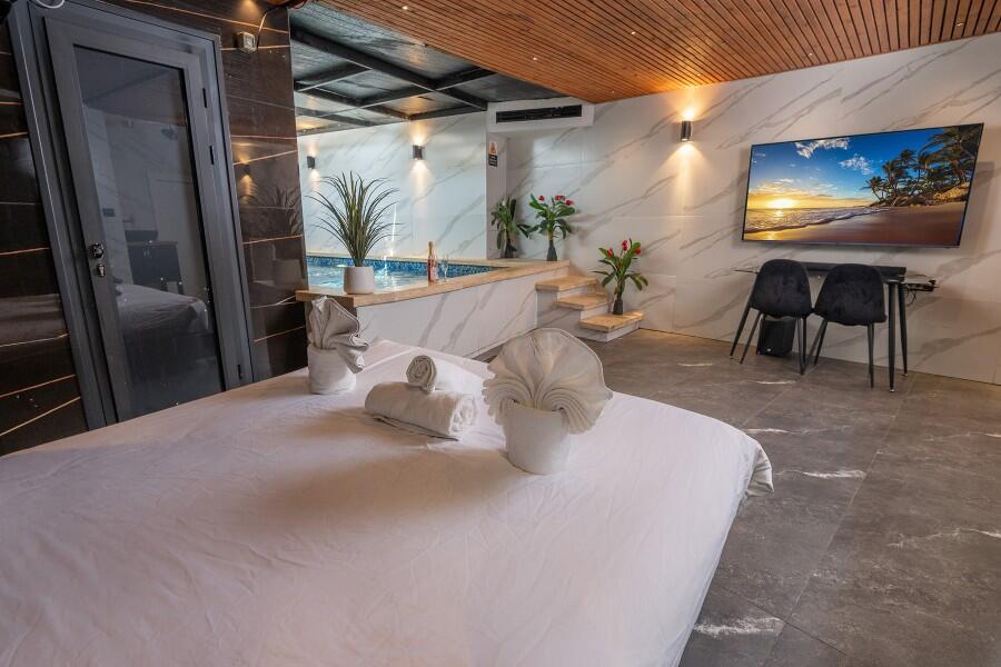 סוויטת בריכה פרטית לזוגות - לאגו סוויט ירושלים - אירוח שעתי מפנק - צימרים VIP 107823