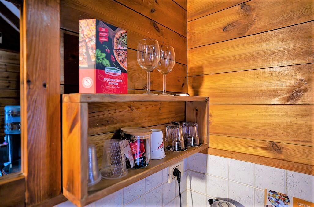 צימרים עם ג'קוזי פרטי - נווה בר - מלון בוטיק בכפר - 5 בקתות עץ ו 5 סוויטות בנווה מבטח - צימרים VIP 89122