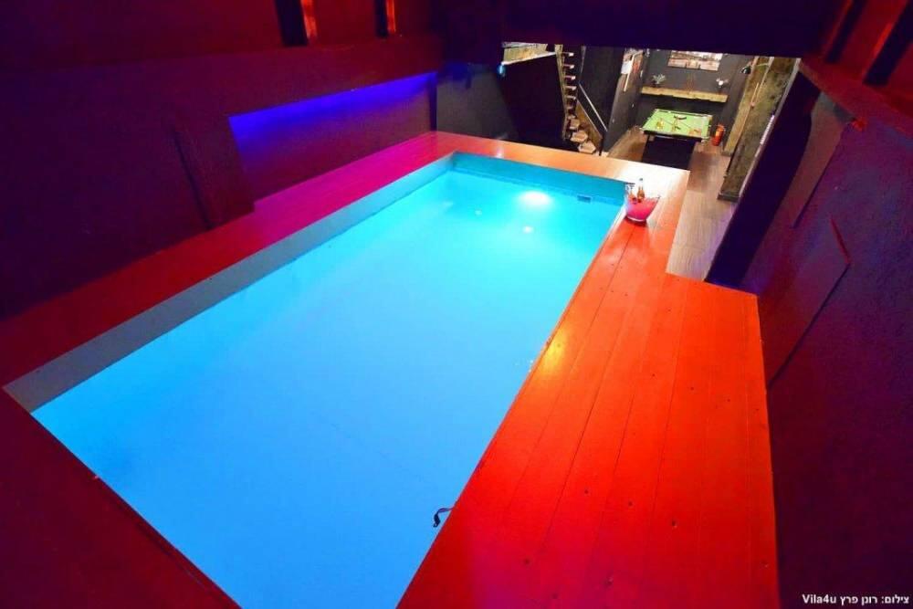 מתחם הבריכה והג'קוזי - וילה 117 - אירוח מפנק לזוגות בתל אביב 122090