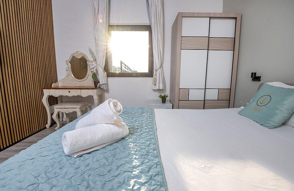 דירת אירוח זוגית עם גקוזי במרפסת - סוויטות תל אביב ריזורט - חדרי אירוח פרטיים במרכז העיר 147717