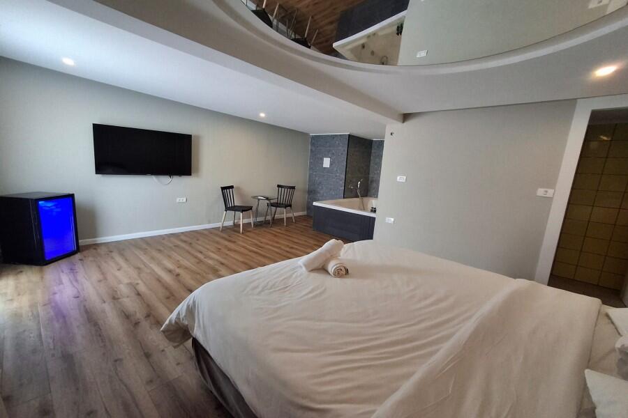 יחידות אירוח עם ג'קוזי - כפר הים נתניה - אירוח שעתי אינטימי בסוויטות 155420