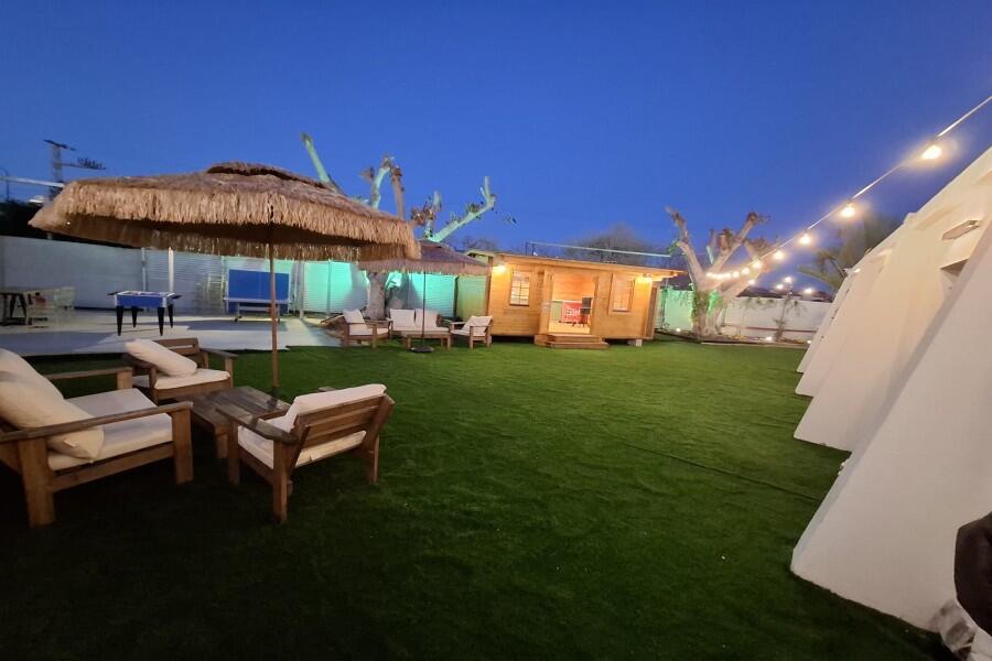 מתחם חיצוני בריכה וג'קוזי - כפר הים נתניה - אירוח שעתי אינטימי בסוויטות 155429