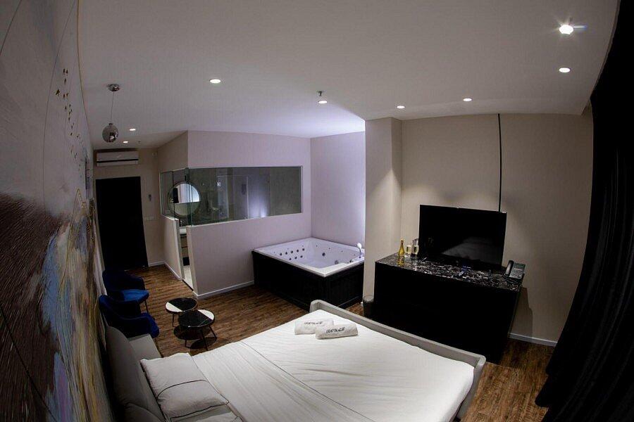 סוויטת רויאל עם ג'קוזי - Royal Hotel - סוויטות מפנקות להשכרה לפי שעה במרכז 147889