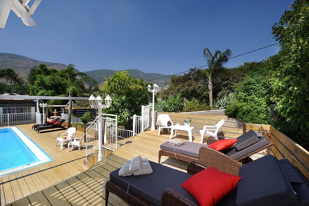 המתחם החיצוני - חוויה באופוריה - מתחם חדרים לפי שעה בשזור 16357