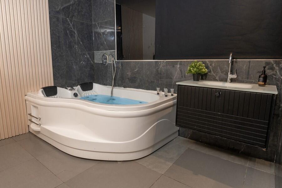 סוויטת 201 - לאגו סוויט ירושלים - אירוח שעתי מפנק - צימרים VIP 107858