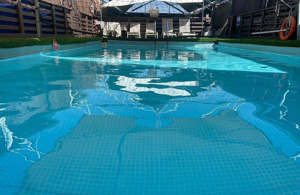 חצר ובריכה - ויליג קומפלקס - אירוח זוגי ודיסקרטי בניר בנים 121819