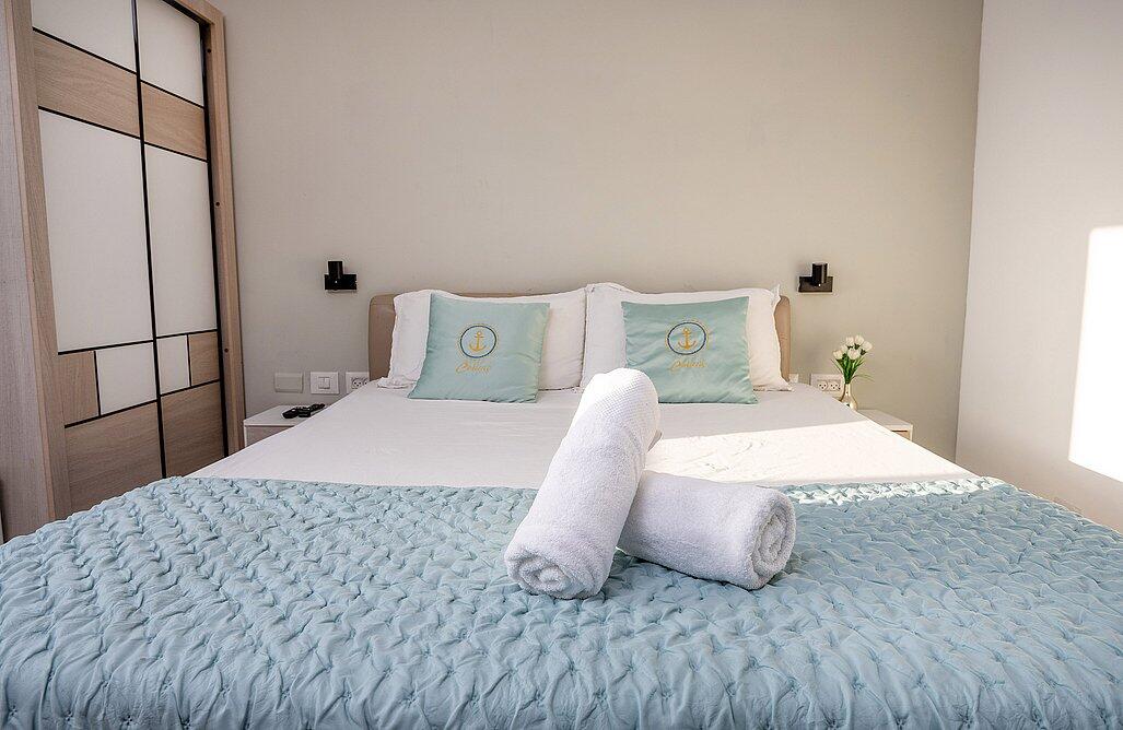 דירת אירוח זוגית עם גקוזי במרפסת - סוויטות תל אביב ריזורט - חדרי אירוח פרטיים במרכז העיר 147715