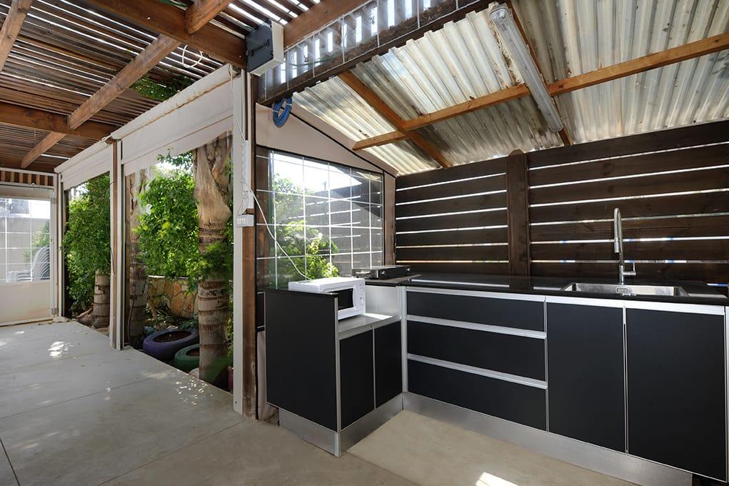 המתחם החיצוני - חוויה באופוריה - מתחם חדרים לפי שעה בשזור 16429