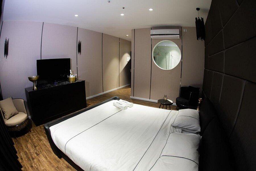 חדרי רויאל - ספא רויאל - חדרים דיסקרטיים לזוגות עם חניה פרטית 147910