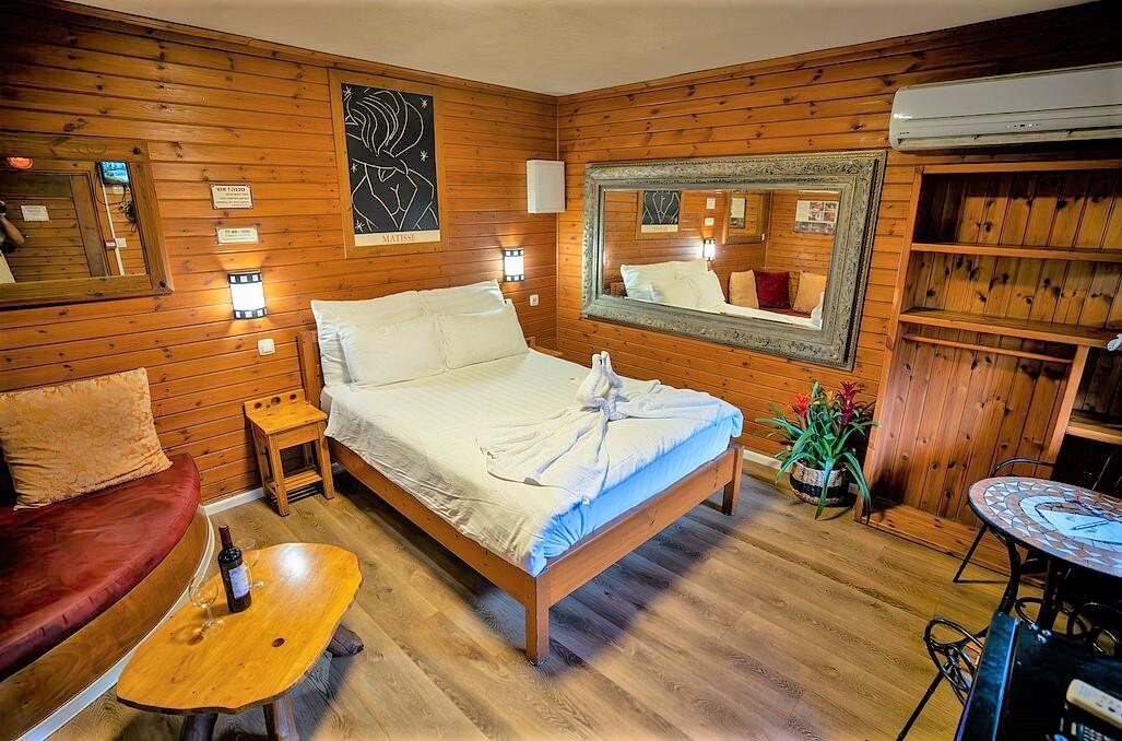 צימרים עם ג'קוזי פרטי - נווה בר - מלון בוטיק בכפר - 5 בקתות עץ ו 5 סוויטות בנווה מבטח - צימרים VIP 89112