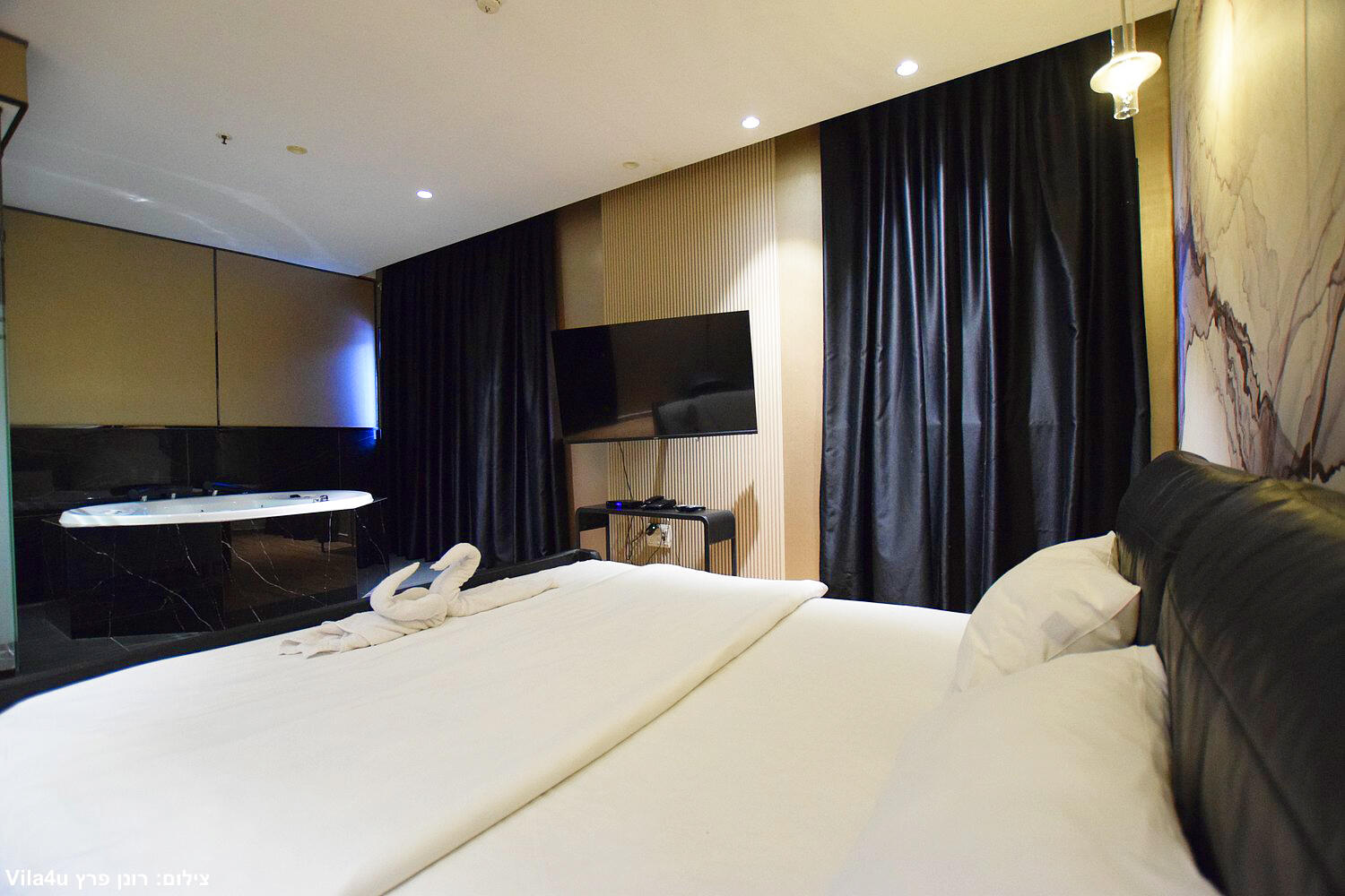 סוויטת רויאל ג'קוזי וסלון - Royal Hotel - סוויטות מפנקות להשכרה לפי שעה במרכז 157068