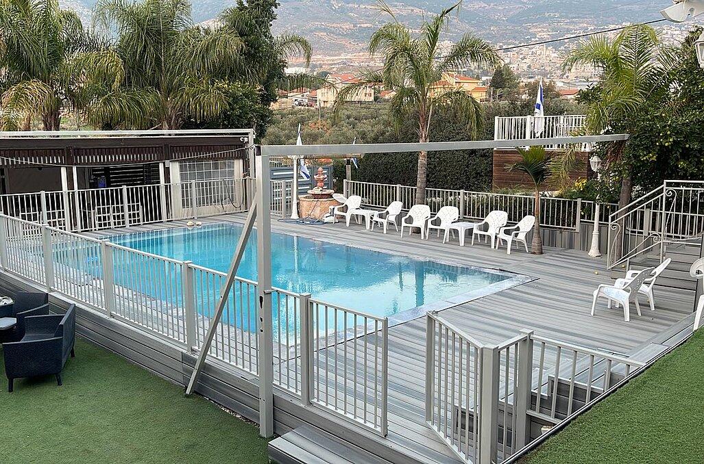 המתחם החיצוני - חוויה באופוריה - מתחם חדרים לפי שעה בשזור 71196