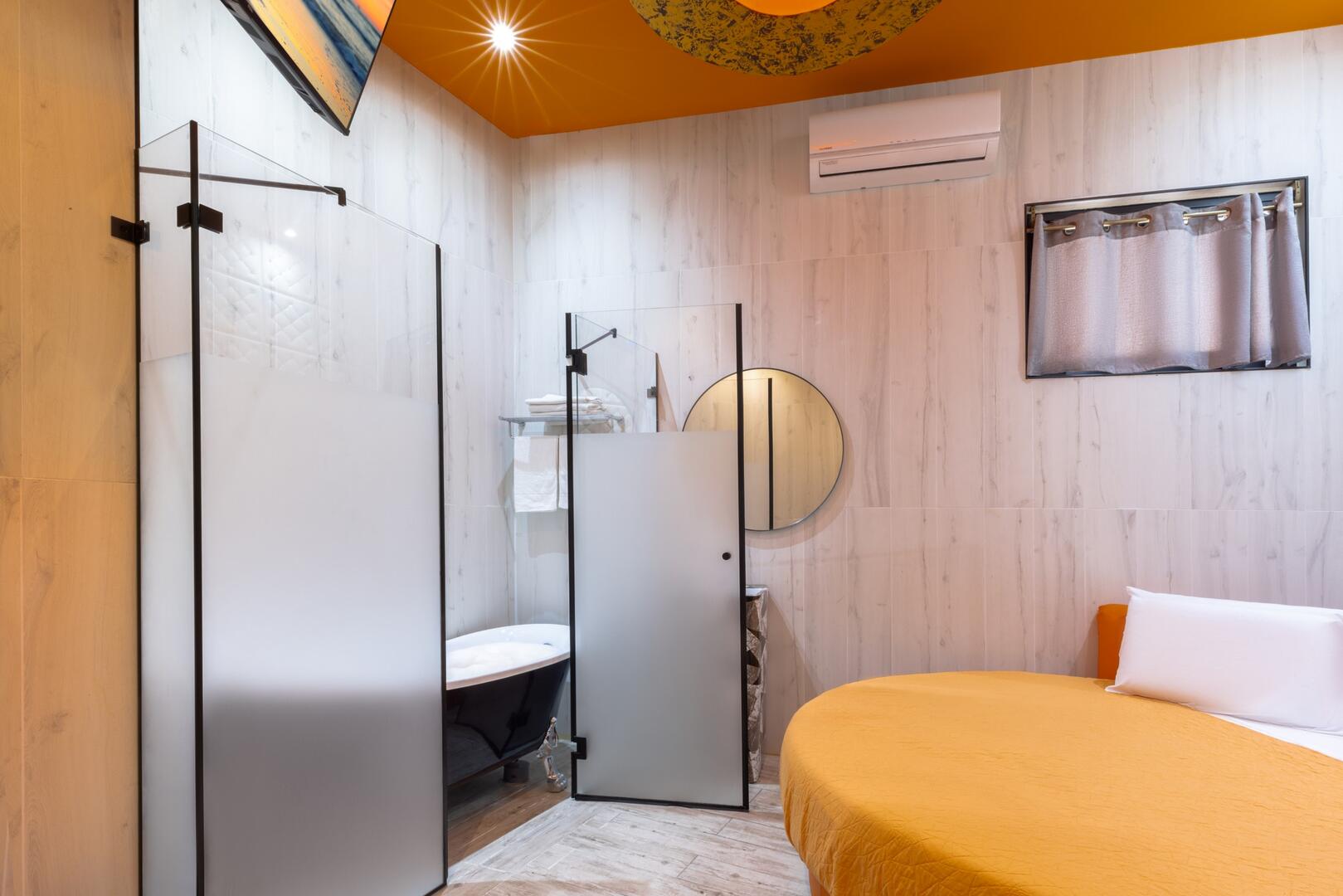 חדר 111 אמבט - מלון סוויטות גראף - חדרים מפנקים לפי שעה או ללינה בראשון לציון 100823