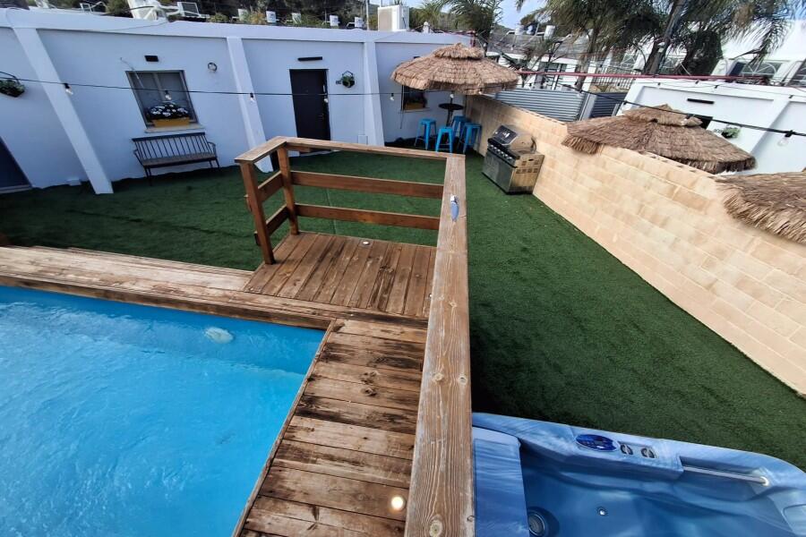 מתחם חיצוני בריכה וג'קוזי - כפר הים נתניה - אירוח שעתי אינטימי בסוויטות 155442