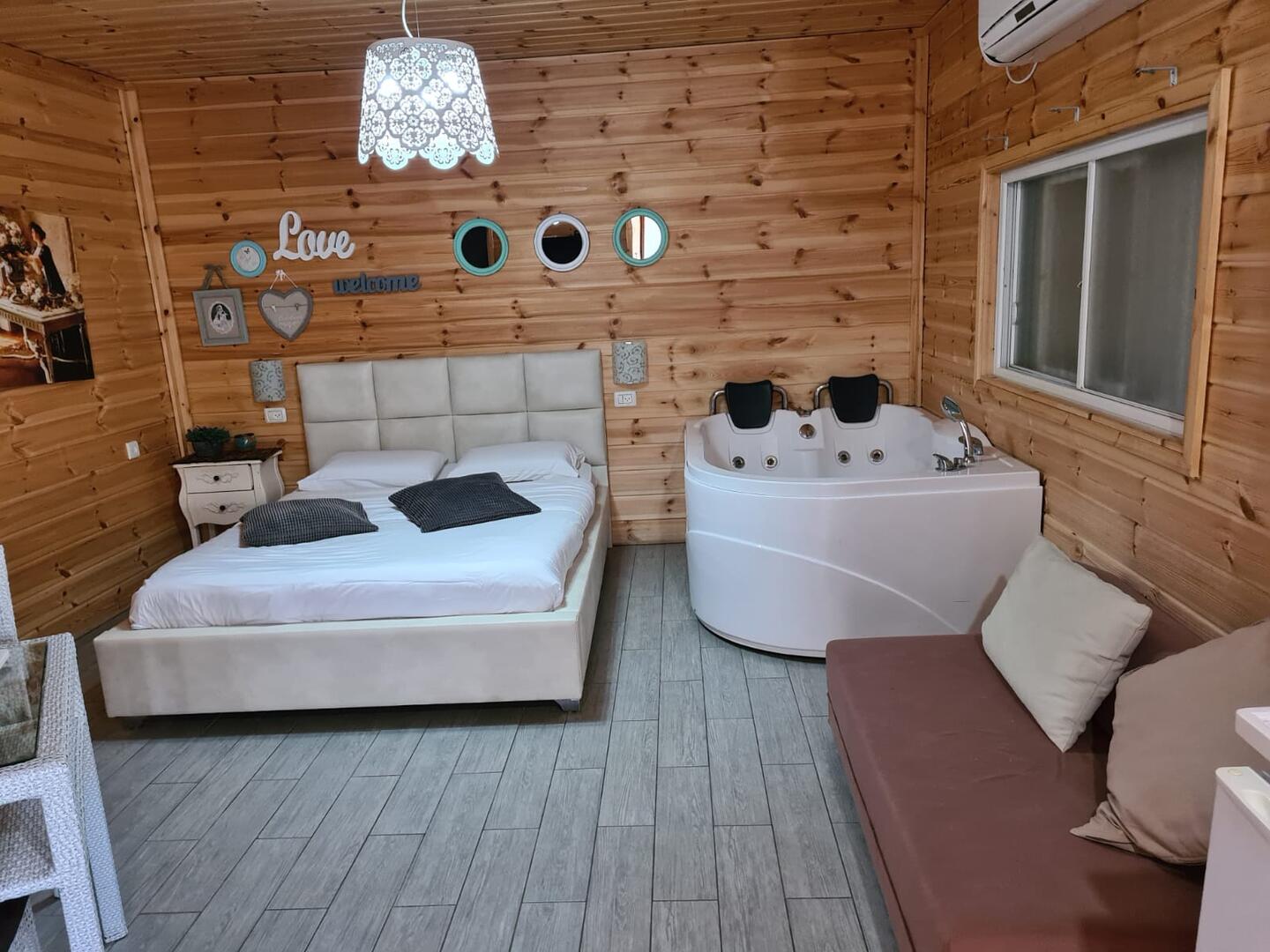 יחידת הסטודיו - חוויה באופוריה - מתחם חדרים לפי שעה בשזור 16425