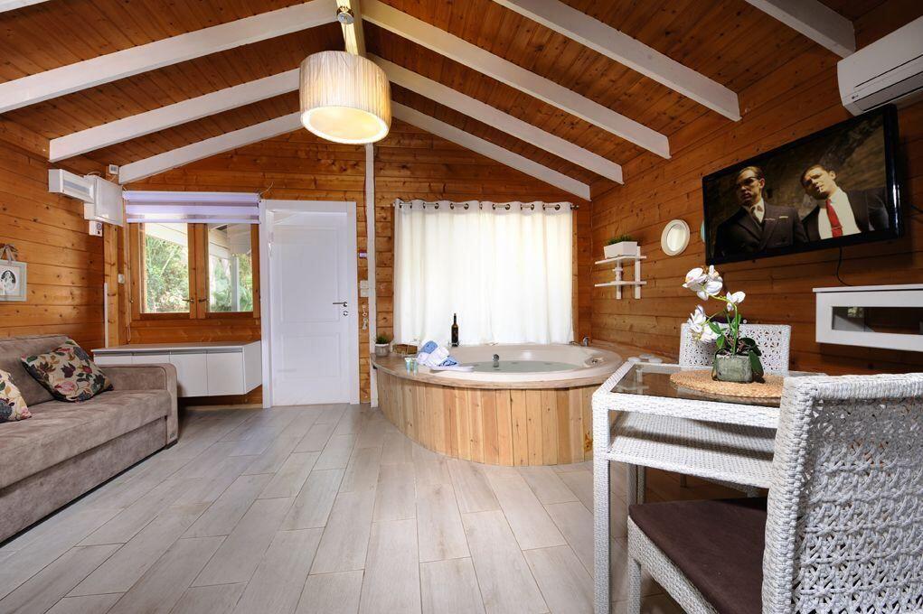 מתחם פנימי + טיפולי ספא - טרופי צימר ספא - 5 בקתות עץ בשזור - צימרים VIP 113503