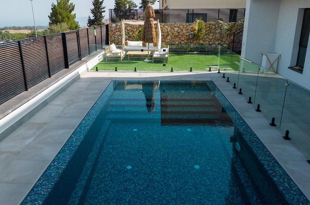 המתחם החיצוני - יוקרה בצפון - שבירת שגרה בסוויטות דיסקרטיות 94280