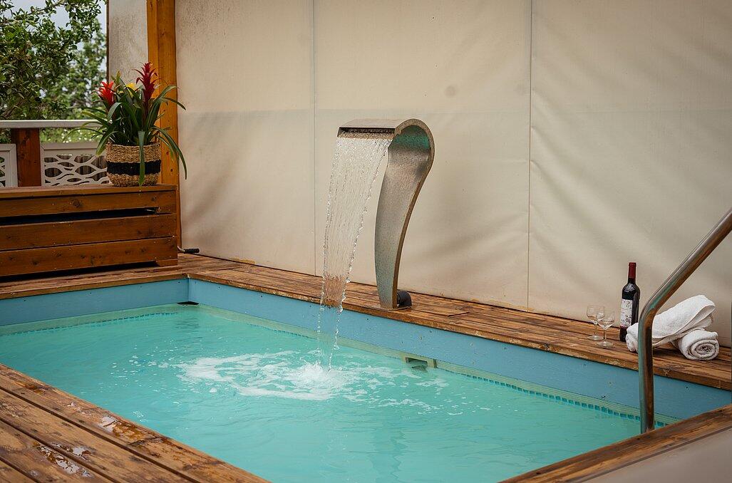 צימרים עם בריכה וג'קוזי פרטי - נווה בר - מלון בוטיק בכפר - 5 בקתות עץ ו 5 סוויטות בנווה מבטח - צימרים VIP 89145