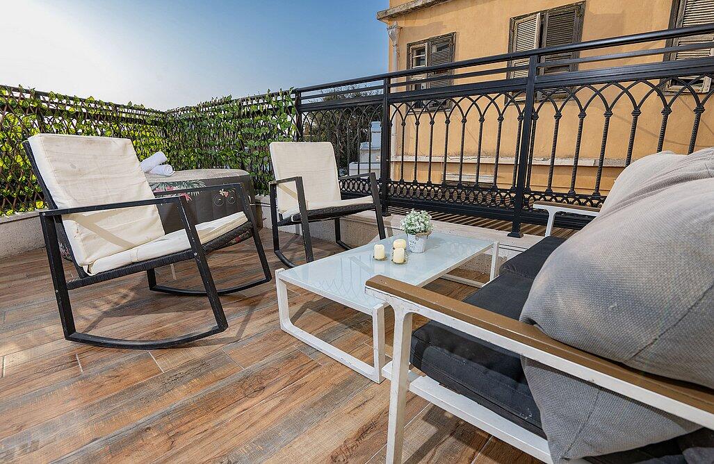 דירת אירוח זוגית עם גקוזי במרפסת - סוויטות תל אביב ריזורט - חדרי אירוח פרטיים במרכז העיר 147724