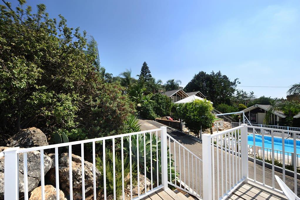 המתחם החיצוני - חוויה באופוריה - מתחם חדרים לפי שעה בשזור 16382