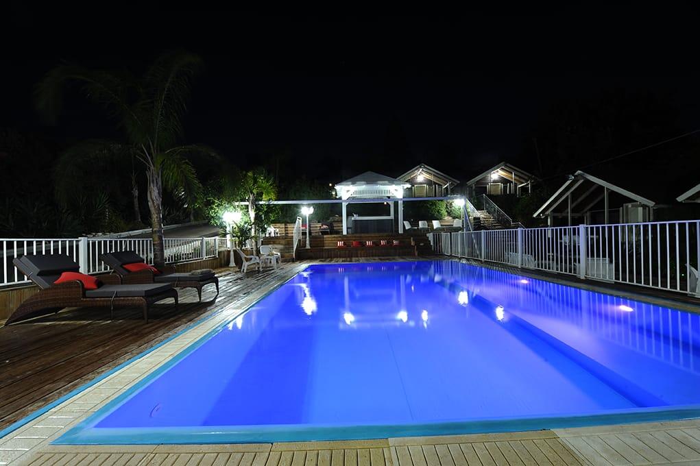 המתחם החיצוני - חוויה באופוריה - מתחם חדרים לפי שעה בשזור 16370