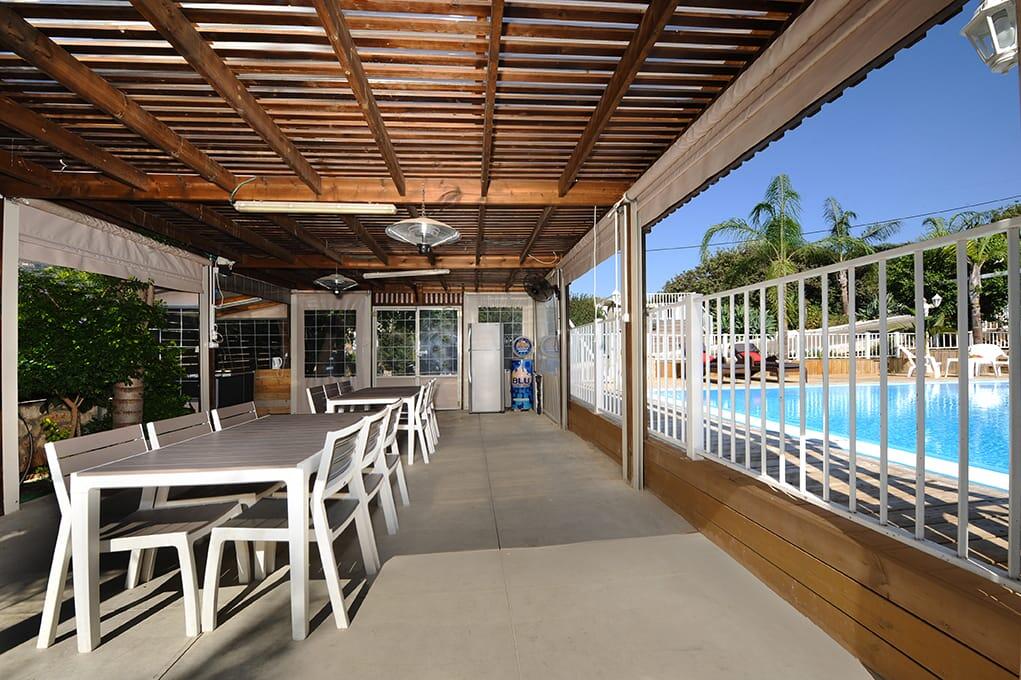 המתחם החיצוני - חוויה באופוריה - מתחם חדרים לפי שעה בשזור 16432