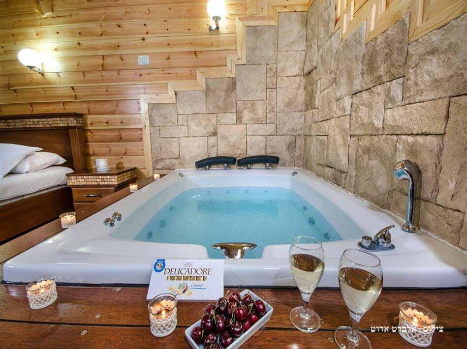 הסוויטה הקסומה - הבקתות של סיוון - אירוח שעתי מפנק בגליל 17193