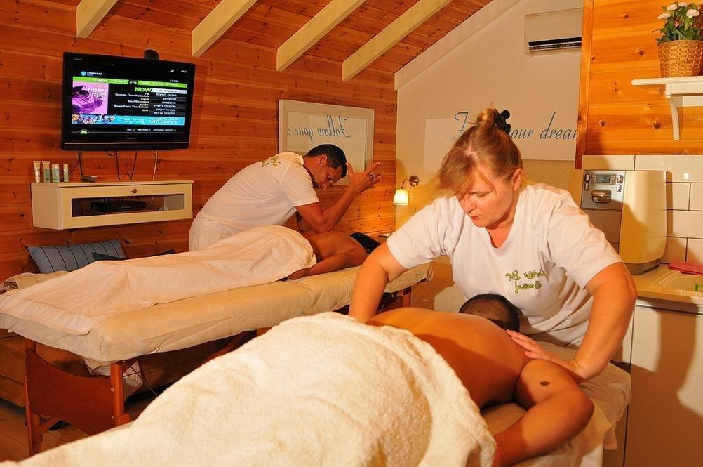 מתחם פנימי + טיפולי ספא - טרופי צימר ספא - 5 בקתות עץ בשזור - צימרים VIP 113500