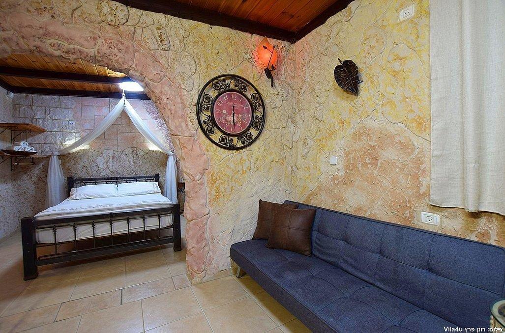 מערת האהבה - אהבה במושבה - מתחם צימרים דיסקרטיים מפנק במיוחד, 3 צימרים עם ג'קוזי רומנטי, מיטה זוגית ועוד... 69987