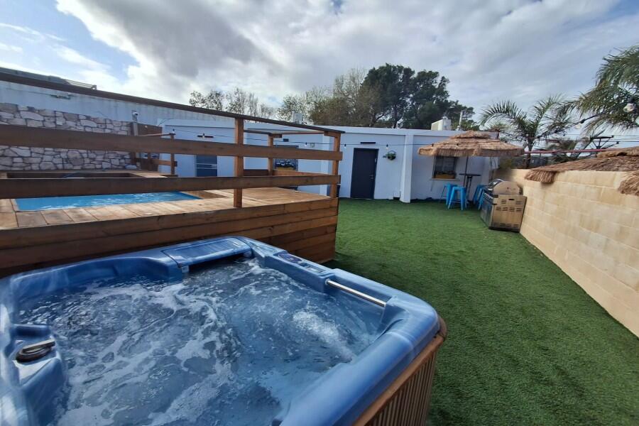 מתחם חיצוני בריכה וג'קוזי - כפר הים נתניה - אירוח שעתי אינטימי בסוויטות 155439